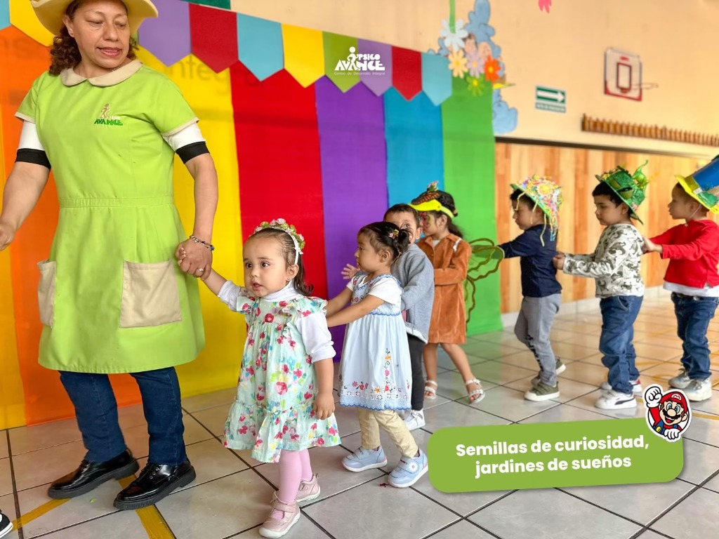 Estudiantes de PsicoAvance en parada escolar